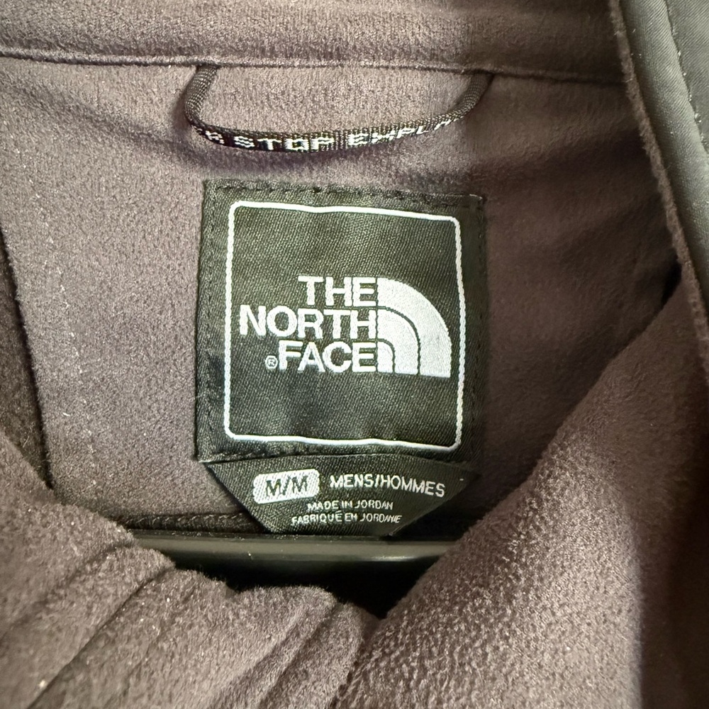 The North Face Men's Dual-Tone Performance Jacket - Picture 4 of 4